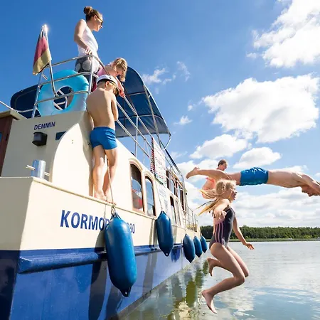 Boats & Yachts At Zehdenick Marina By Kuhnle-tours Πλωτό κατάλυμα *