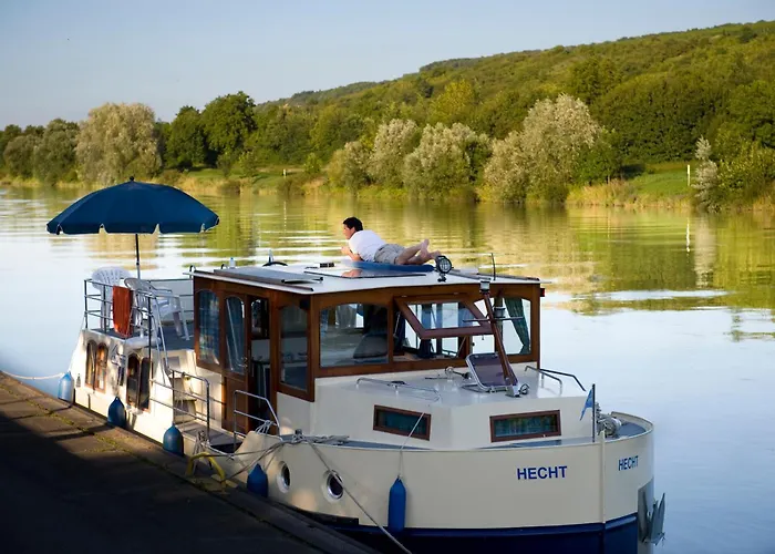 Båthotell Boats & Yachts At Zehdenick Harbor By Kuhnle-tours *